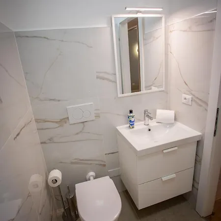 V Apartment Triest